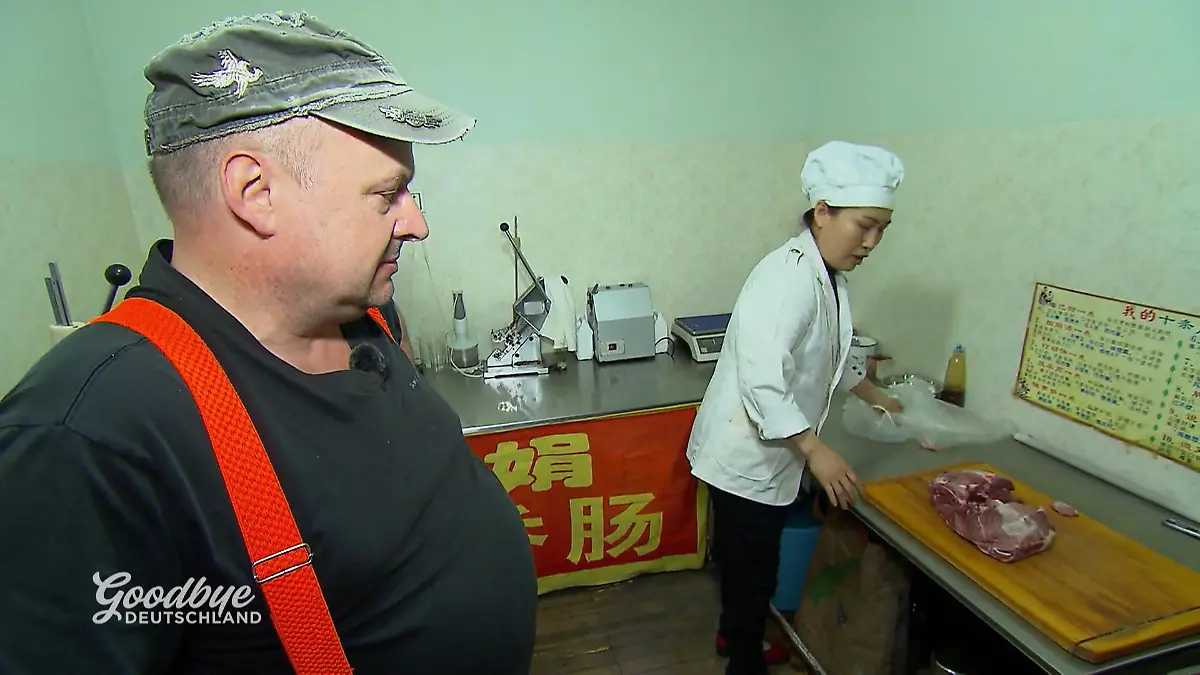 Steffen bekommt Unterstützung von einer Metzgerin Wurstmaschine benötigt