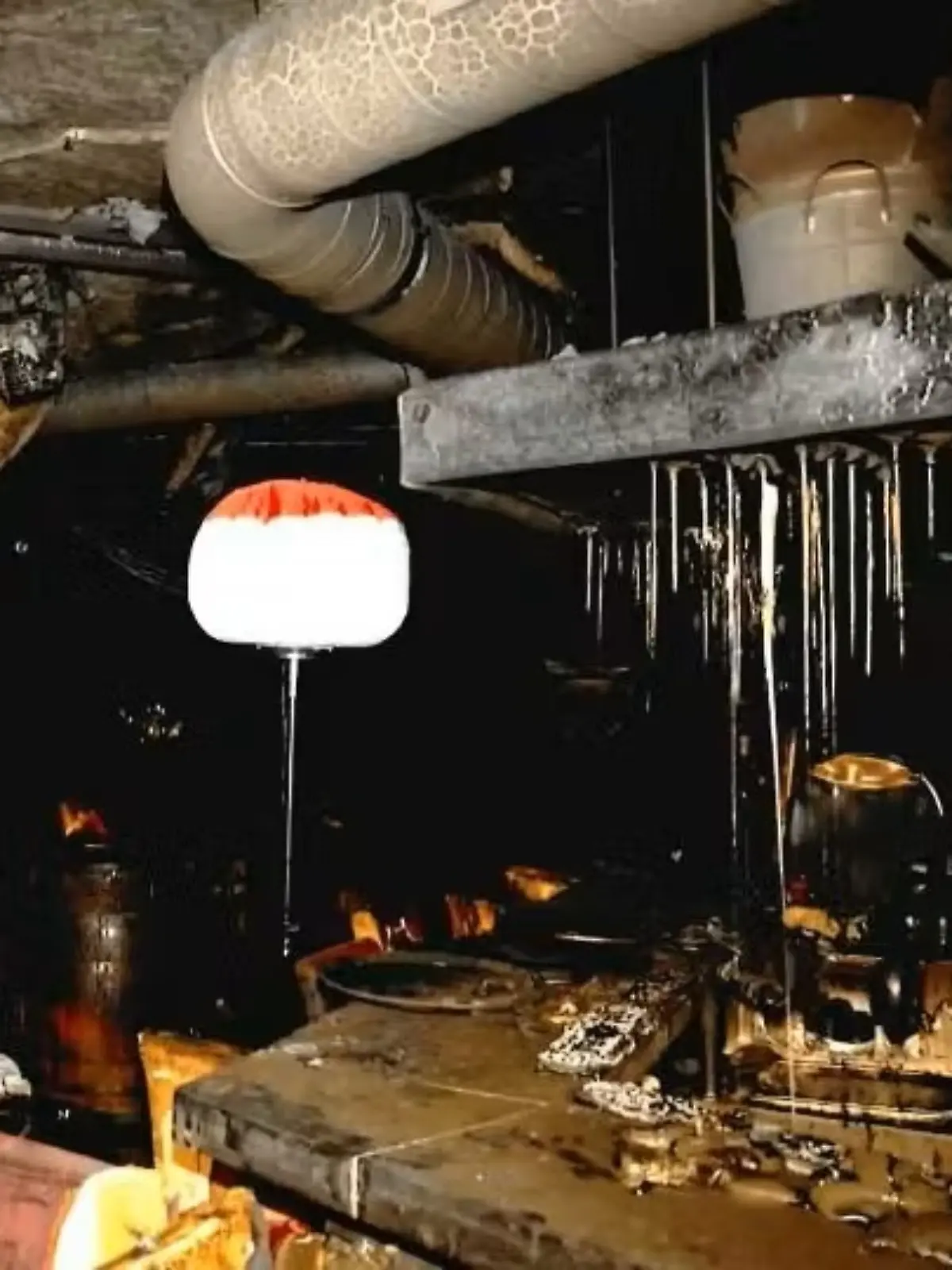 Das Feuer hat in der kompletten Bar „Le Constellation” gewütet.