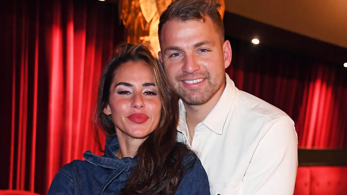 Sarah Engels mit Ehemann Julian Engels bei der Premiere von Sarah Engels bei Moulin Rouge Das Musical im Musical Dome in Köln am 13.11.2025