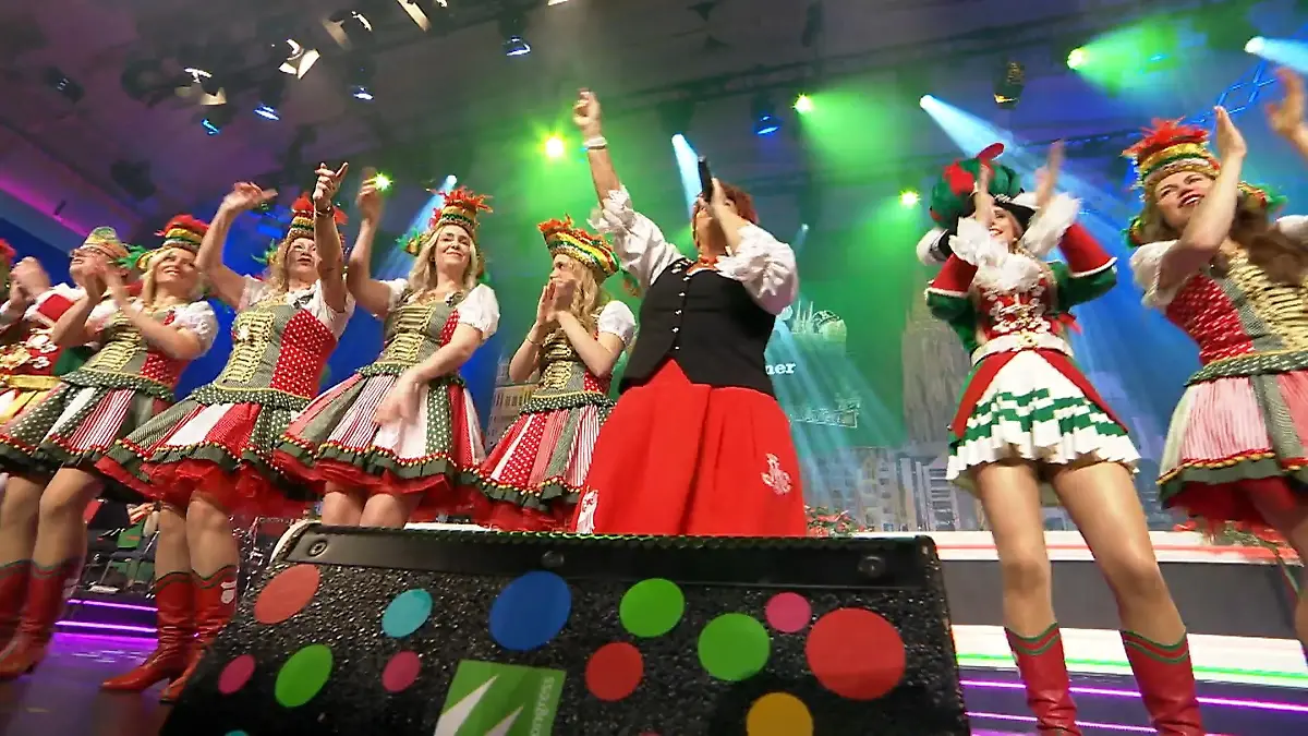 Frauen schreiben Karnevalsgeschichte in Köln Mädchensitzung im Gürzenich