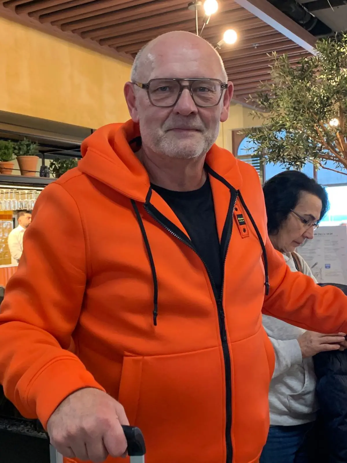 Geburtstagskind Andreas von Eckern war von dem Chaos am Flughafen Köln/Bonn betroffen.