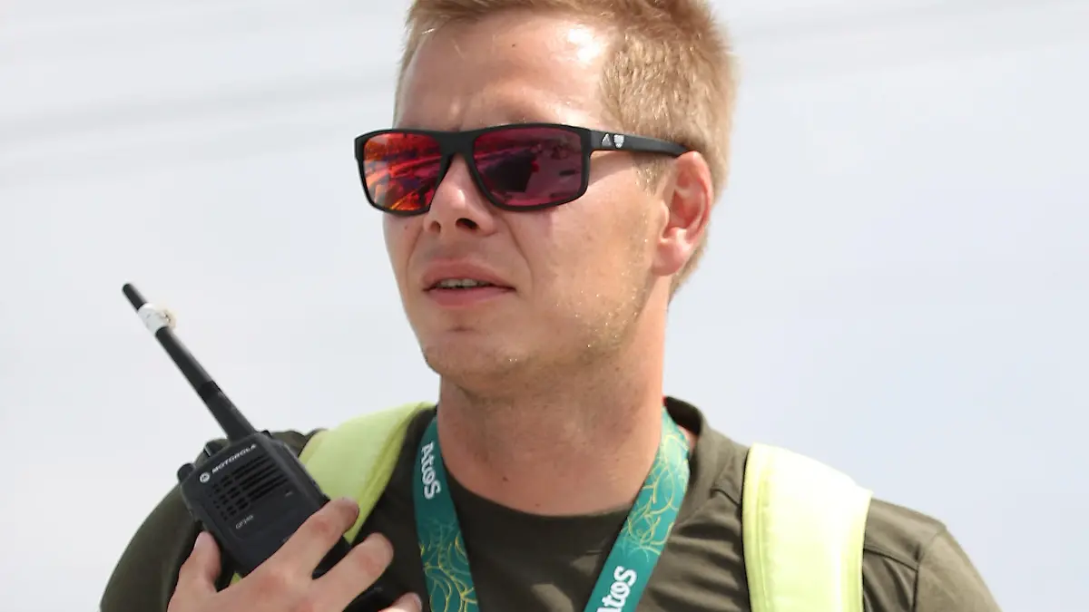 FILE - Stefan Henze of Germany, coach of the German Canoe team, watches the Kajak Men Heats of the Canoe Slalom event during the Rio 2016 Olympic Games at Whitewater Stadium, Rio de Janeiro, Brazil on 07 Aug 2016. Photo: Friso Gentsch/dpa (zu dpa-Meldung: «Deutscher Kanu-Trainer stirbt nach Verkehrsunfall bei Olympia» vom 15.08.2016) +++(c) dpa - Bildfunk+++