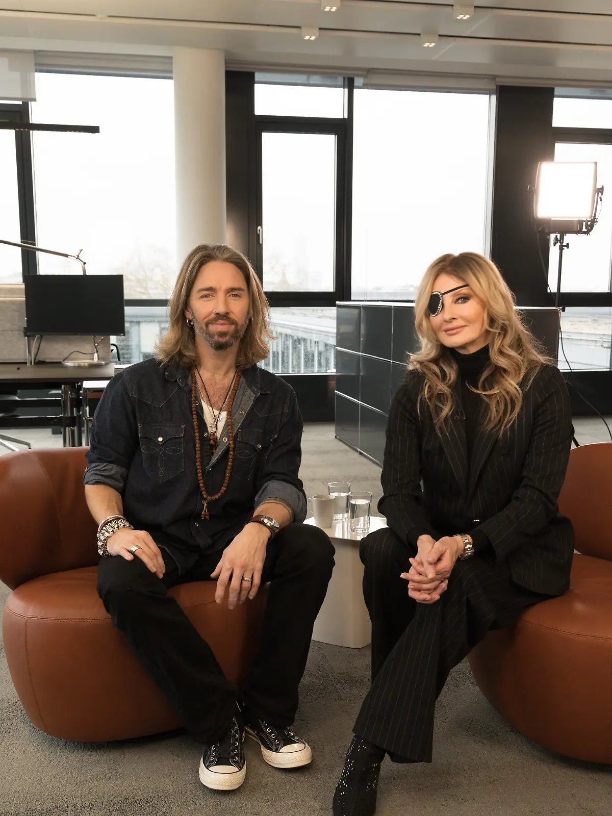 Bild zu: "Frauke Ludowig trifft den Dschungelkönig! So haben Gils Kinder den Davidstern-Skandal erlebt"