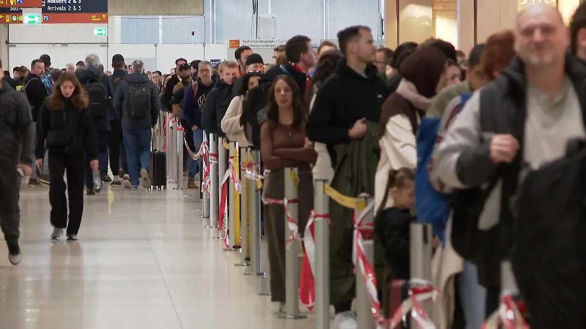 Geduldsprobe am Köln/Bonner Airport Sicherheitsbereich für Stunden gesperrt