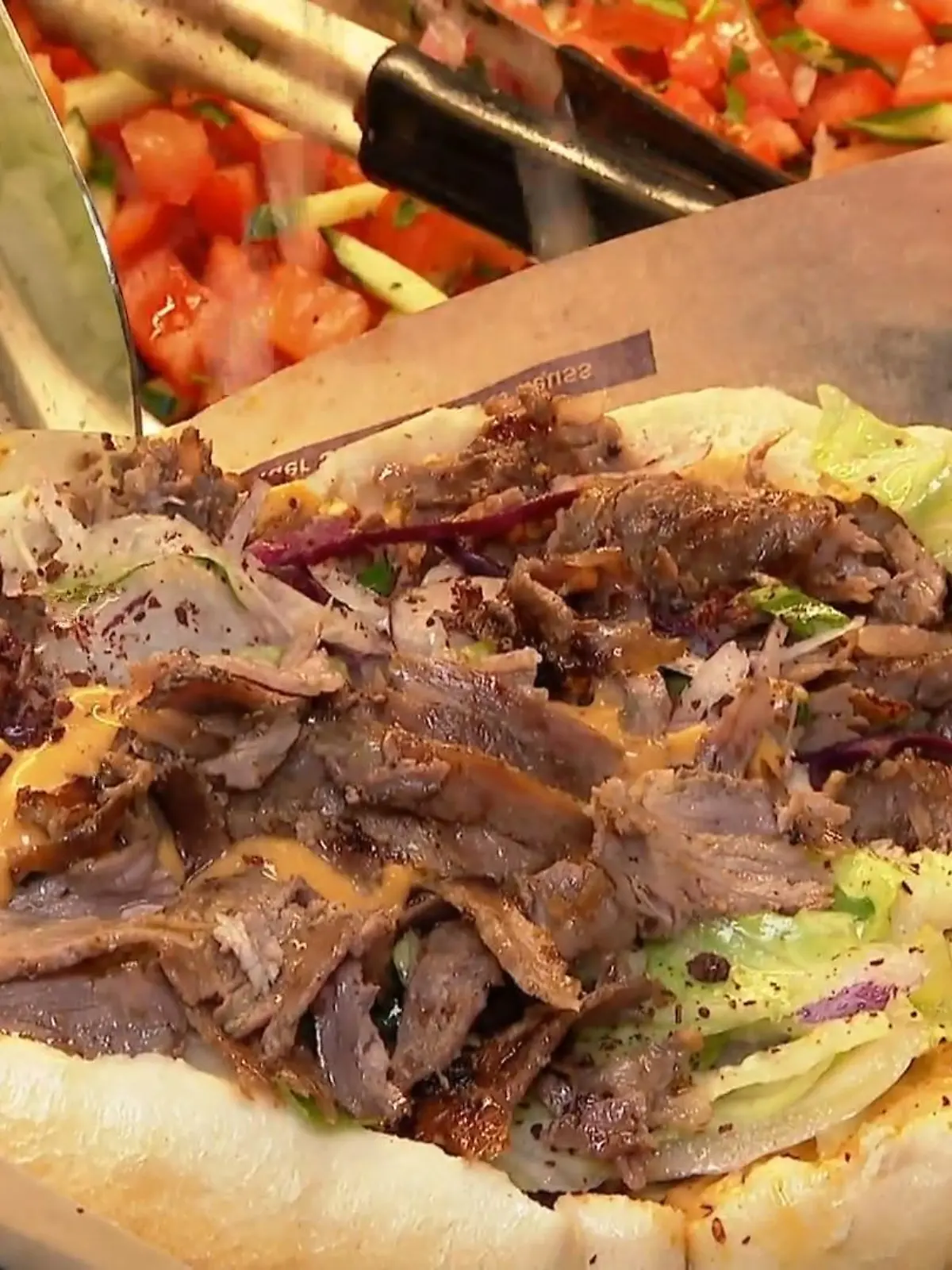 Bild zu: "Sind zehn Euro zu viel für einen Döner?"