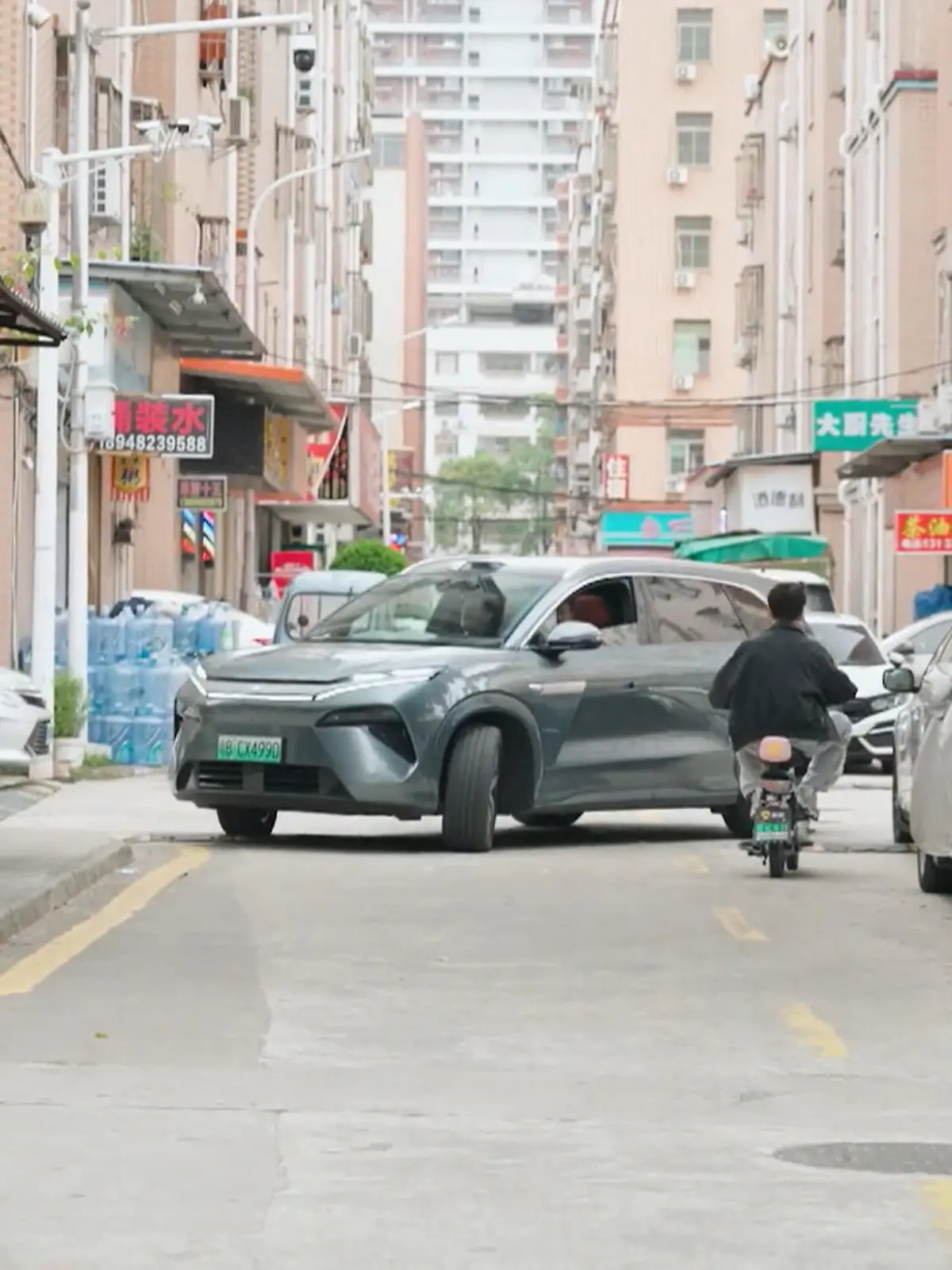 Bild zu: "Wie bewährt sich der teilautonome BYD in diesem Umfeld?"