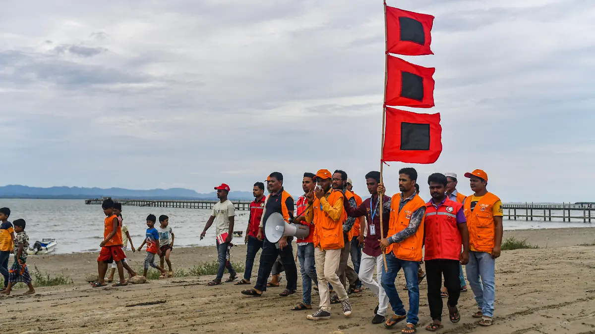 Bangladeshi volunteers warn people to leave their homes and take shelter due to ahead of Cyclone Mocha's landfall in Cox's Bazar, Bangladesh on May 13, 2023. Bangladesh has raised the cyclone warning signal to 10 for Cox's Bazar and Teknaf areas. (Photo by Zabed Hasnain Chowdhury/NurPhoto)