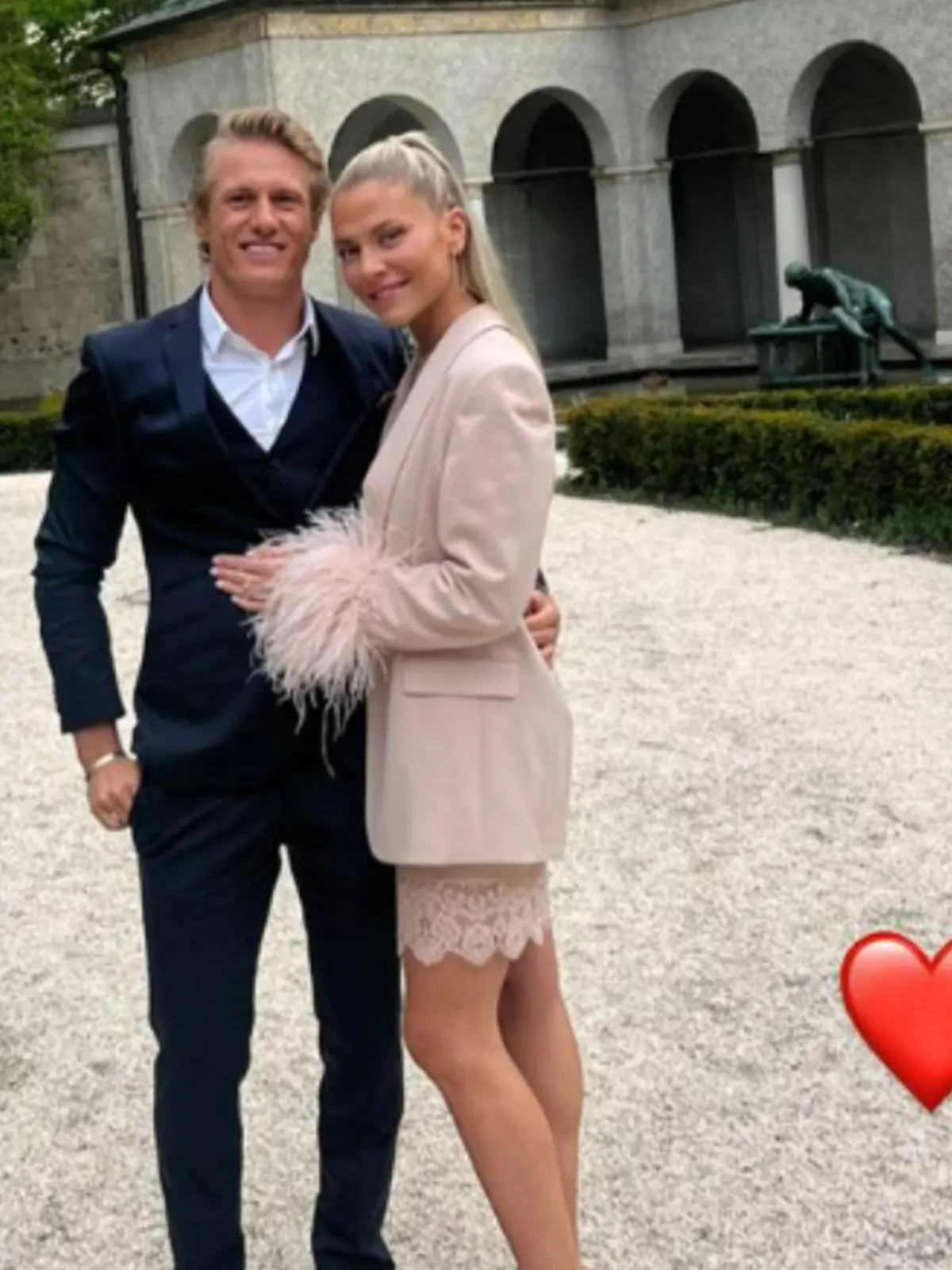 Gemeinsam mit Profi-Sportler Dominik Gührs ist Valentina Pahde auf einer Hochzeit.