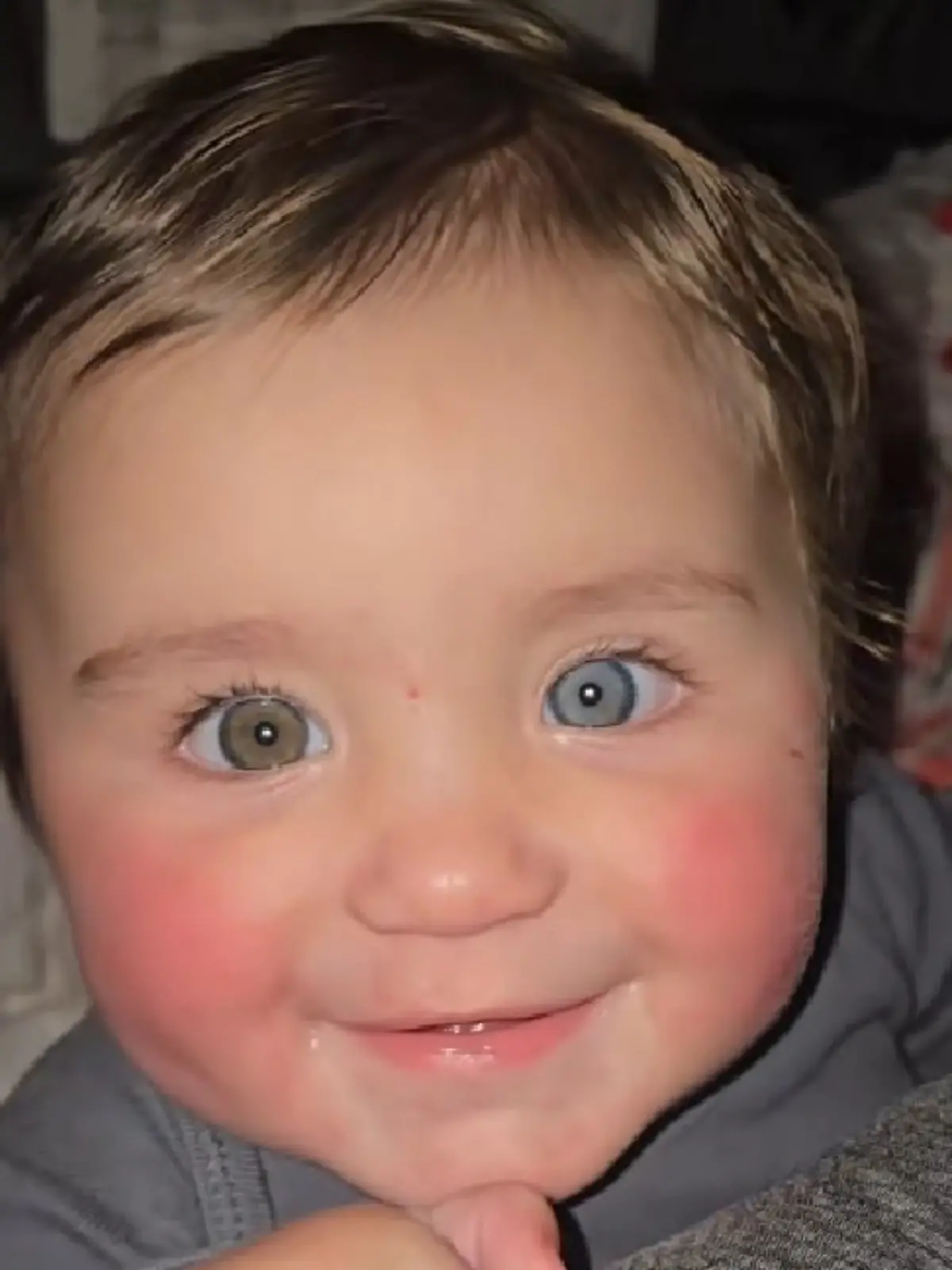 Valyn wird mit verschiedenen Augen, Haaren und Hautfarben geboren.