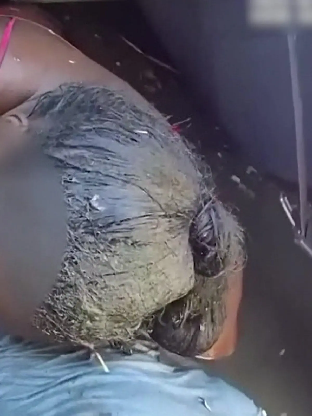 Bild zu: "Er hält die bewusstlose Mutter am Leben! Casey rettet Familie nach Autounfall"