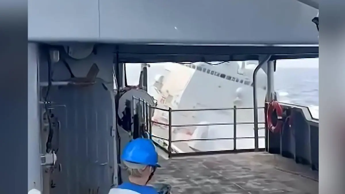 Unfall auf hoher See! Militärschiffe krachen plötzlich ineinander „Wir wurden getroffen!"