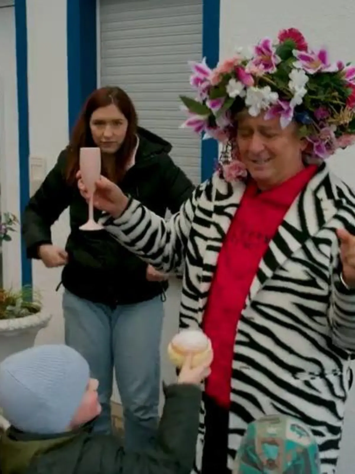 Bild zu: "So süß feiert Hubert Fella seine Rückkehr vom Dschungelcamp – nur sein Matthias fehlt"