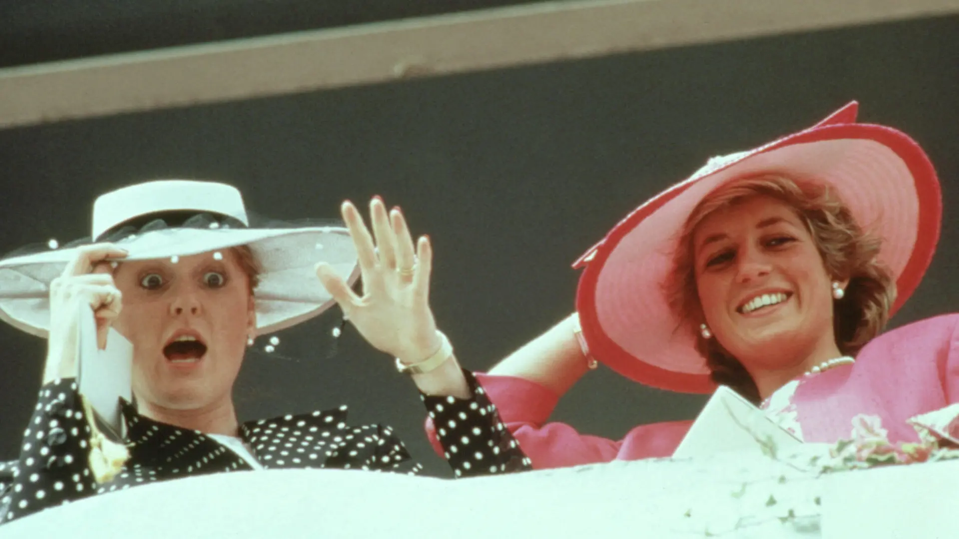 DUCHESS OF YORK SARAH FERGUSON Fergie and PRINCESS DIANA Diana Spencer, 1987 Courtesy Everett Collection PUBLICATIONxINxGERxSUIxAUTxONLY Copyright: xCourtesyxEverettxCollectionx PSDPRDI EC002