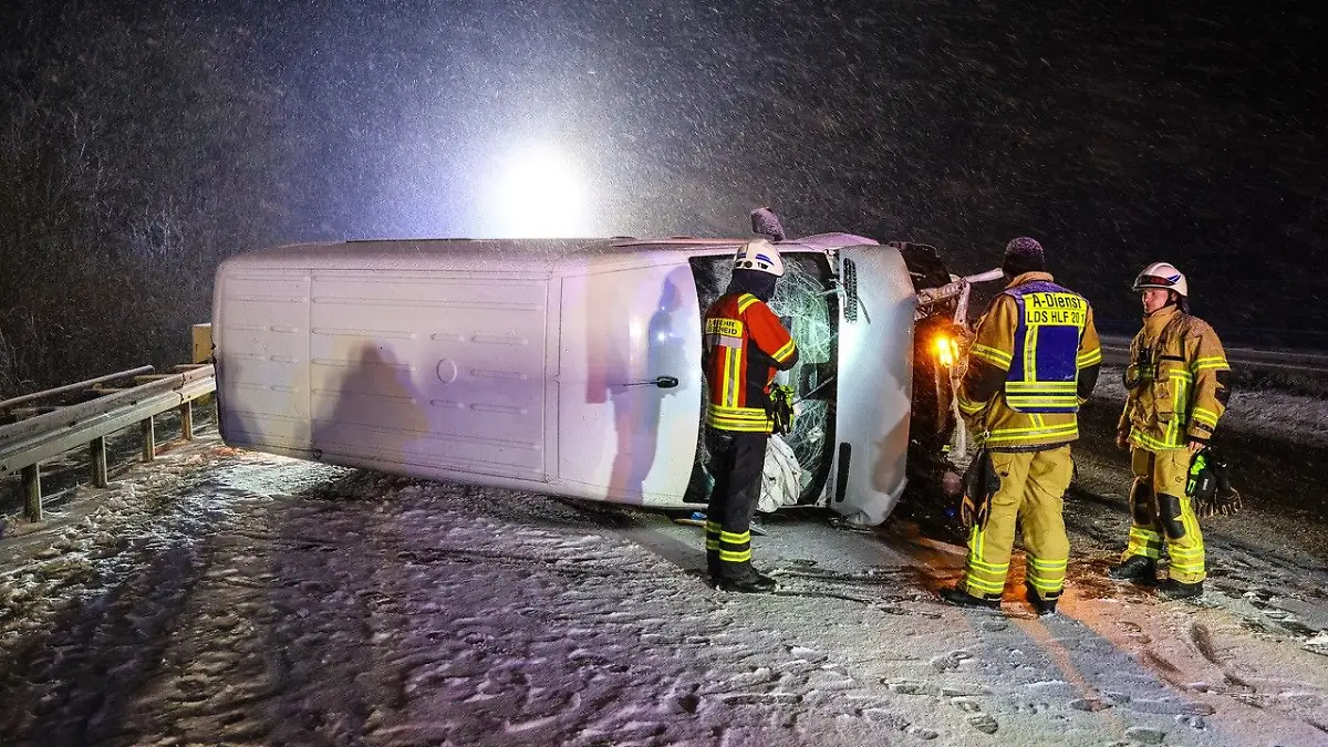 Sprinter verunfallt auf Autobahn
