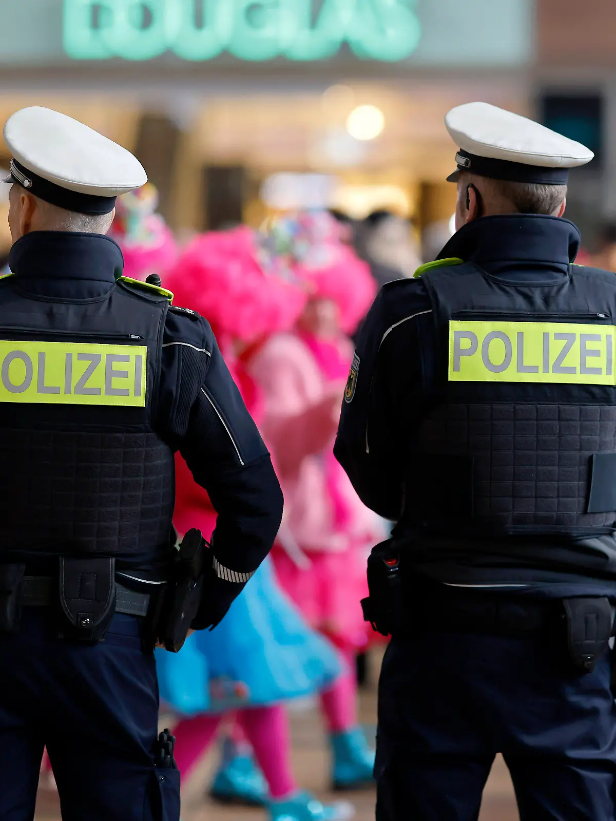 Weiberfastnacht in Köln 2026