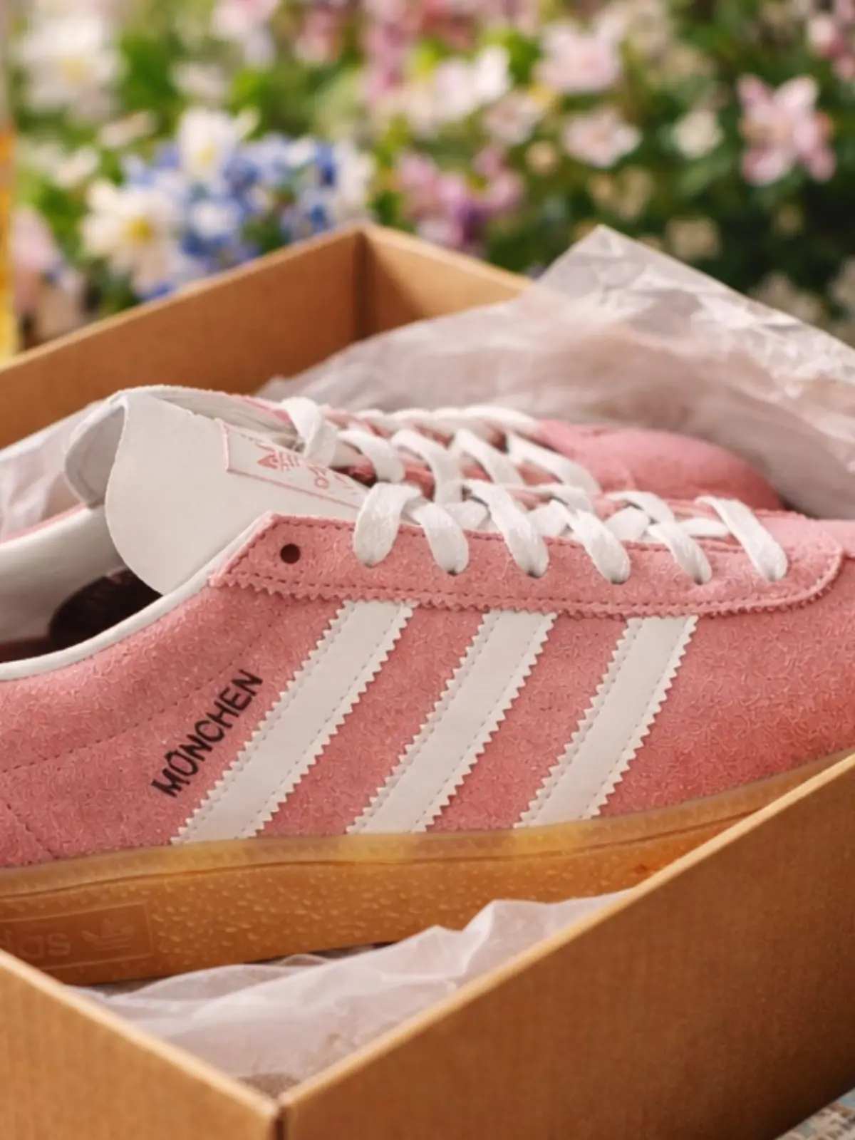 Mit dem München-Schuh von Adidas macht ihr auch in jeder anderen Stadt eine gute Figur.