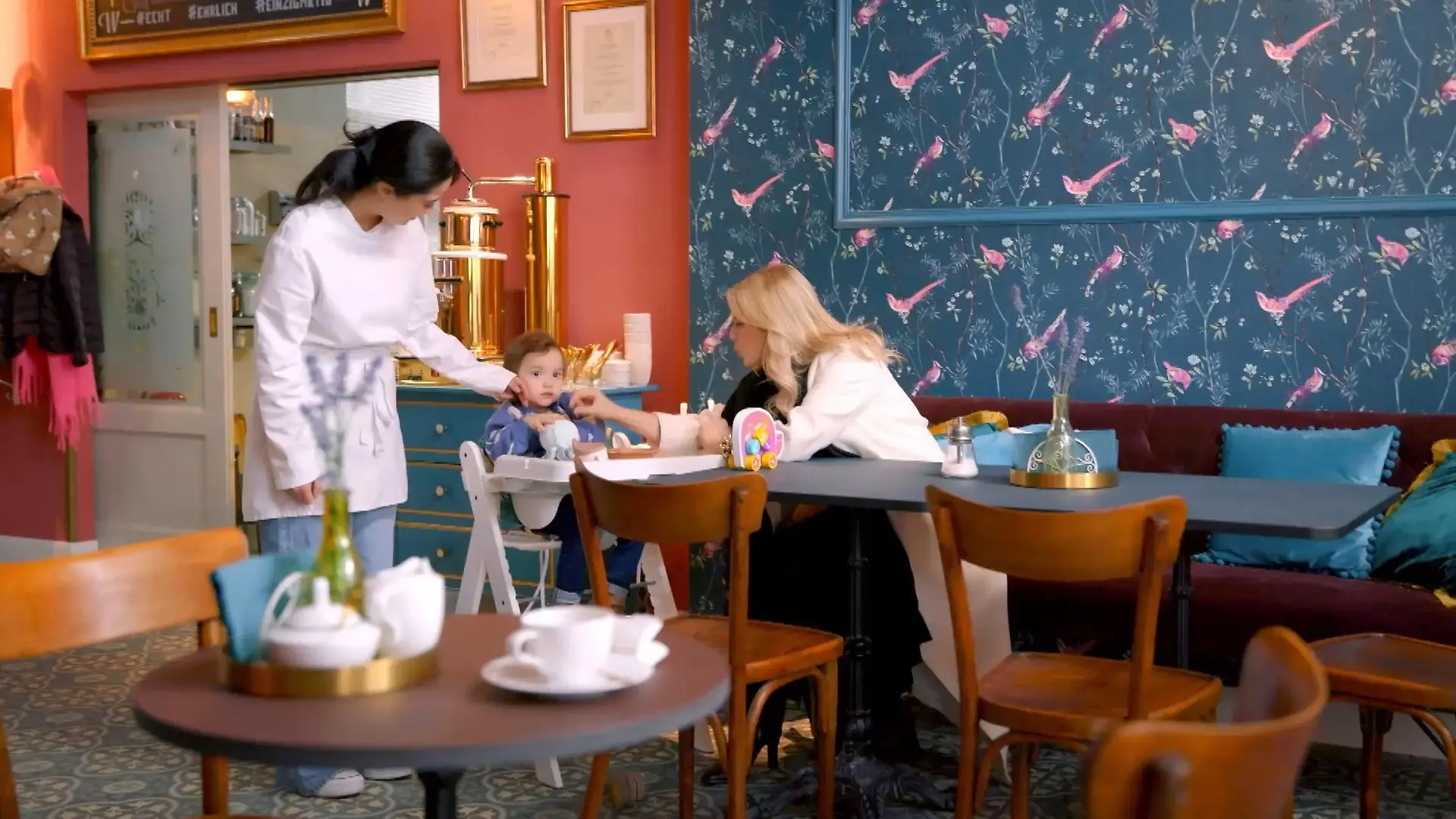 Patrizia ist plötzlich so lieb zum kleinen Leo „Unter uns“-Folge vom 27.02.26 auf RTL+