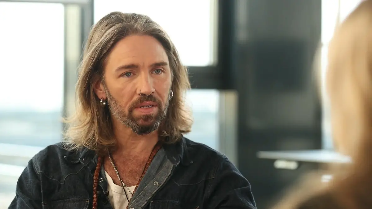 Gil Ofarim stellt sich Frauke Ludowigs Fragen.