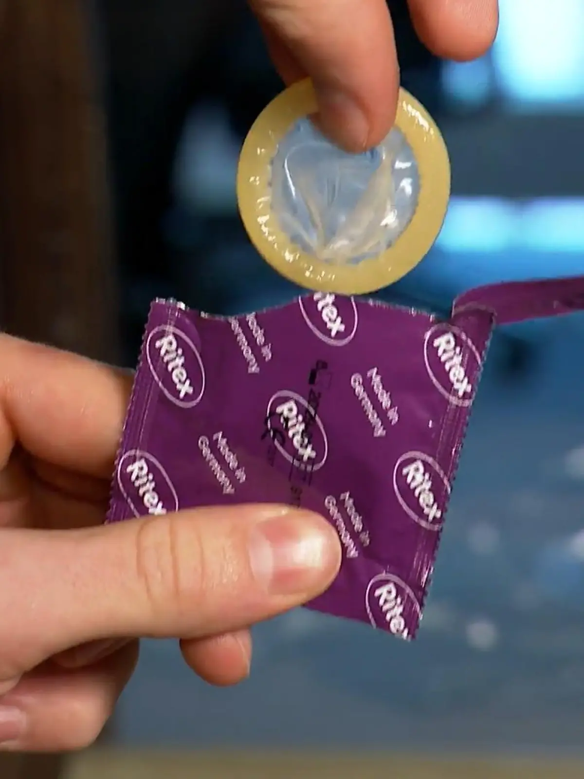 Bild zu: "Wie der Gummischutz sein Tabu verlor"