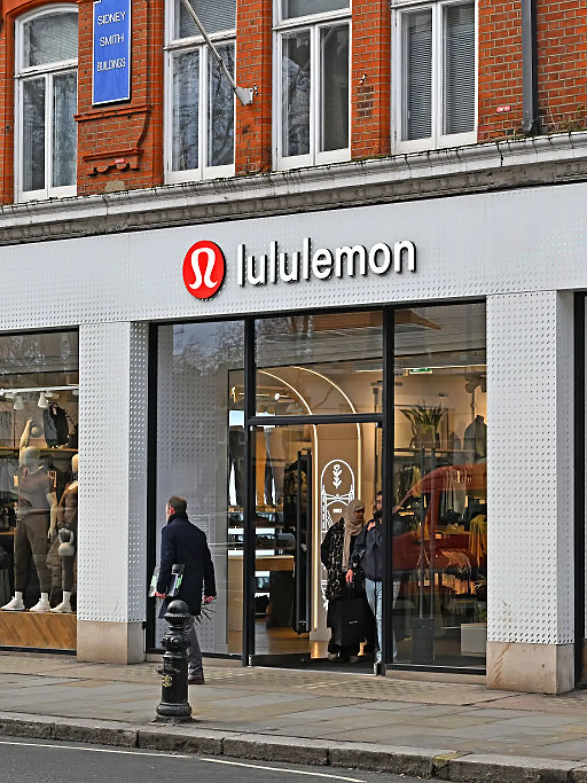 Bild zu: "Die perfekte Pufferjacke von Lululemon ist jetzt im Sale"