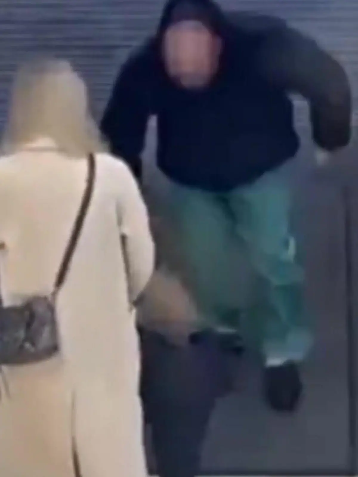 Bild zu: "Obdachloser will Kleinkind (1) entführen! Eltern kämpfen um Tochter im Supermarkt"