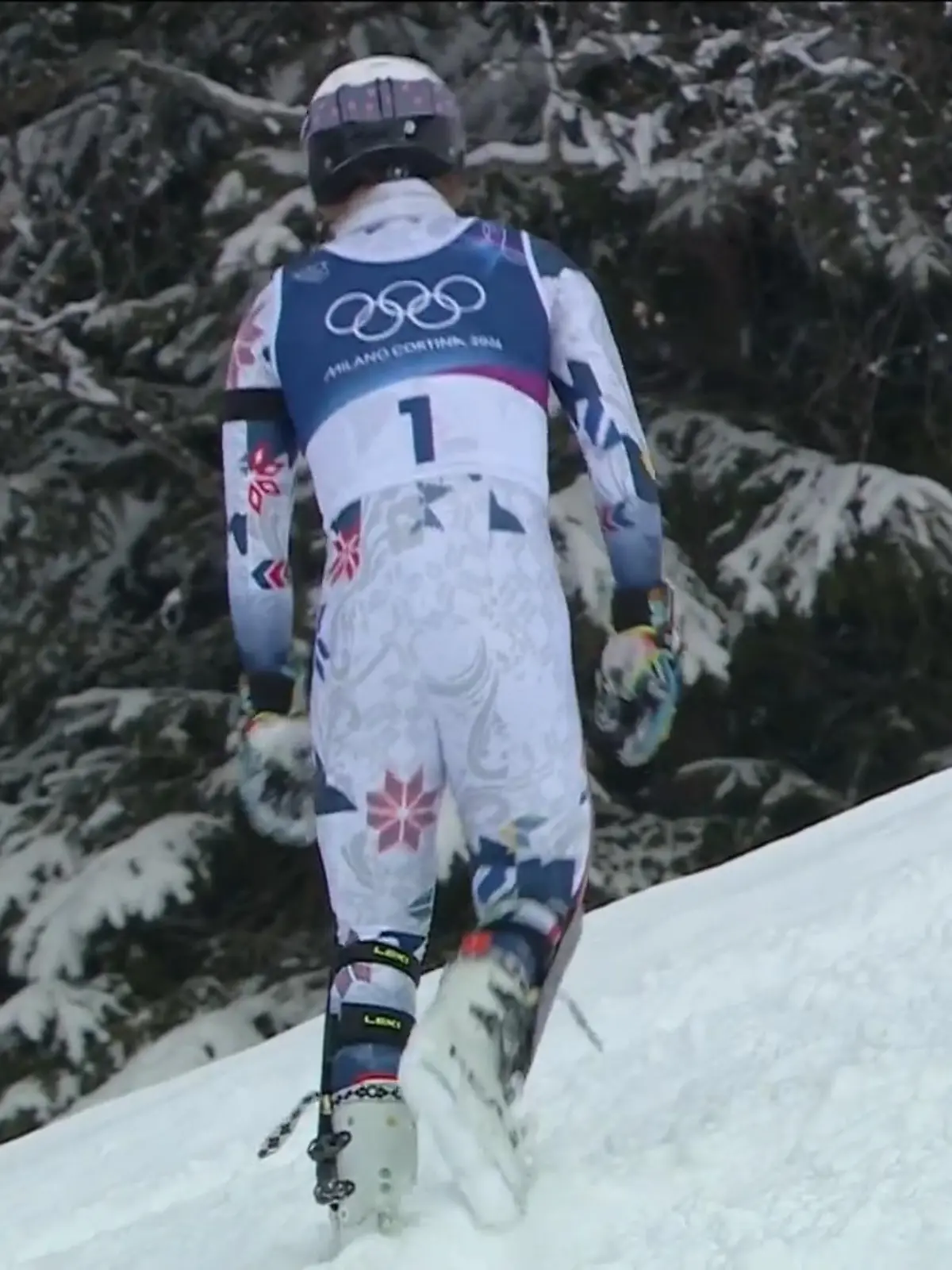 Bild zu: "Drama bei Olympia! Skifahrer rastet auf Piste aus – und flieht in den Wald"