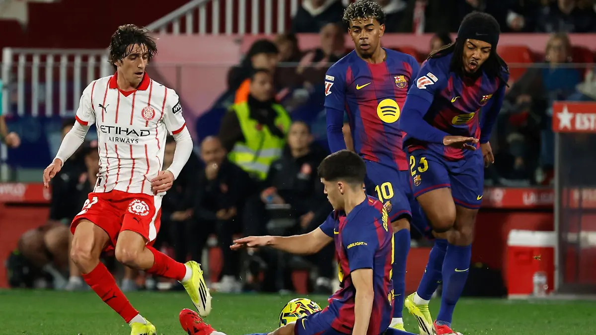 Die Spieler des FC Barcelona (rechts) erwischten in Girona keinen guten Tag.