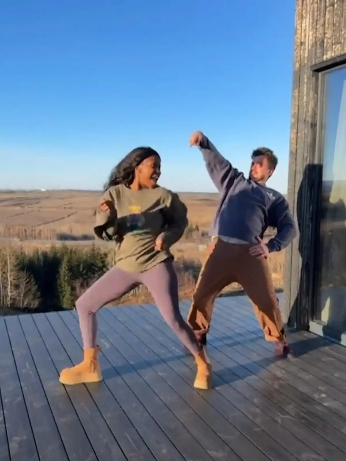 Bild zu: "Motsi Mabuse tanzt sich (schon mal) warm"