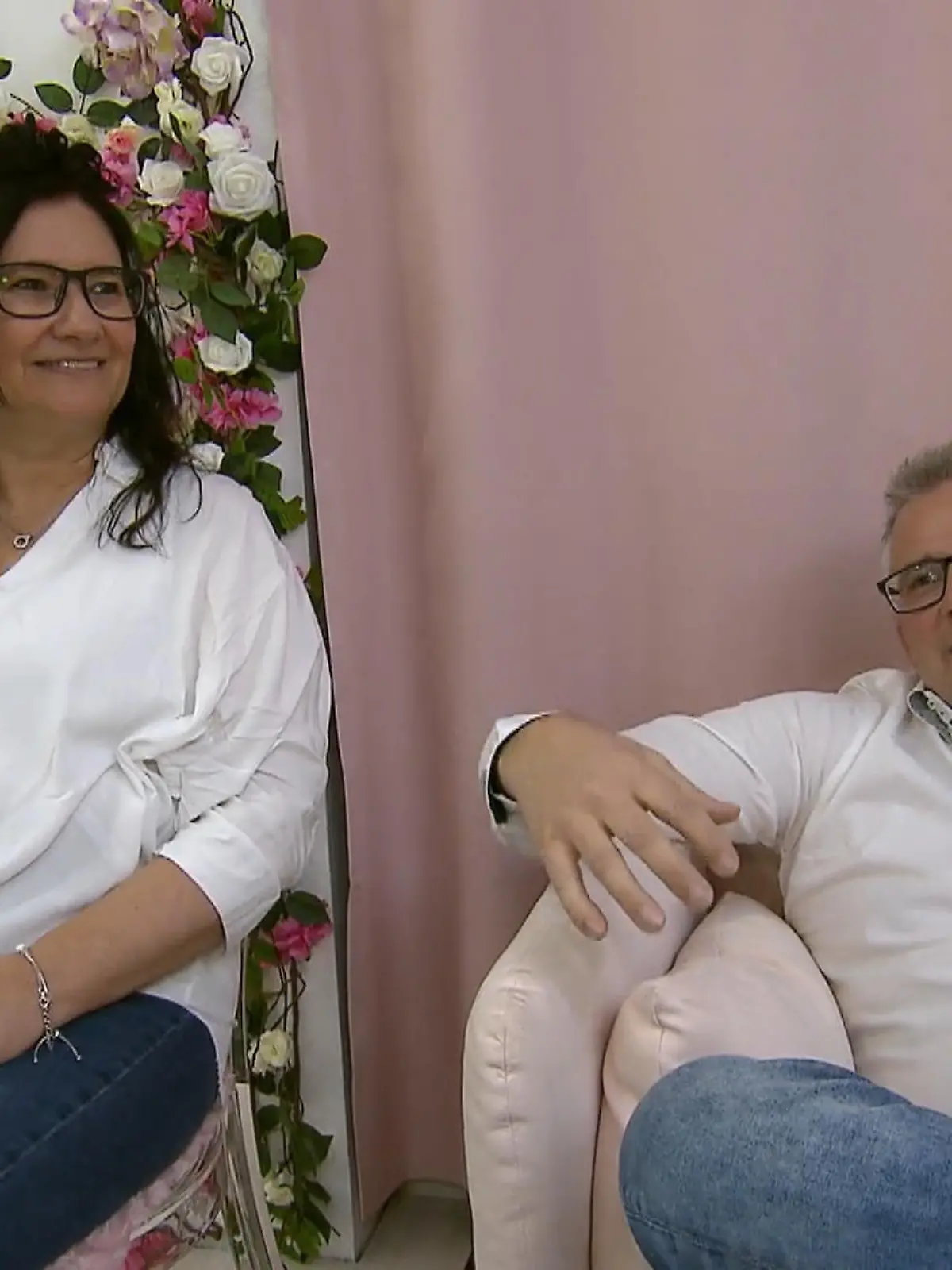 Bild zu: "Zum zweiten Mal in Anna Wolfs Brautladen"