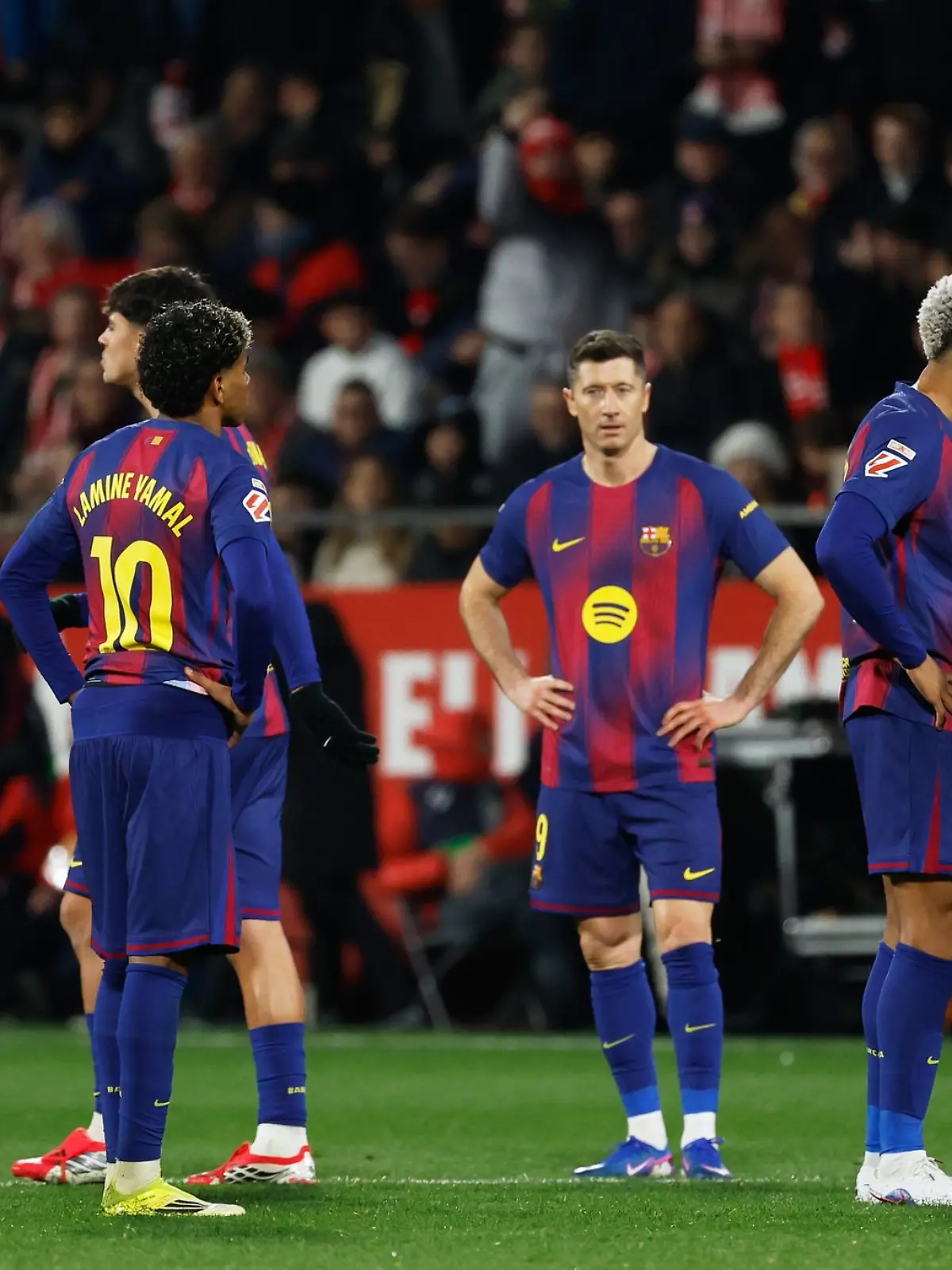 Bild zu: "Nach Barça-Pleite in Girona: Flick bricht Interview ab"