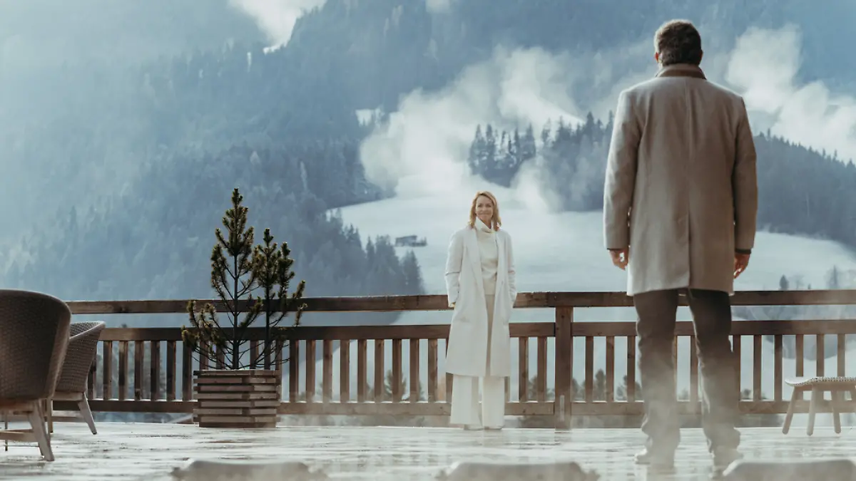 Dr. Martin Gruber (Hans Sigl) steht nicht nur eine Begegnung mit Franziska Hofstetter (Simone Hanselmann) bevor, sondern auch mit seinem Sohn Johann.