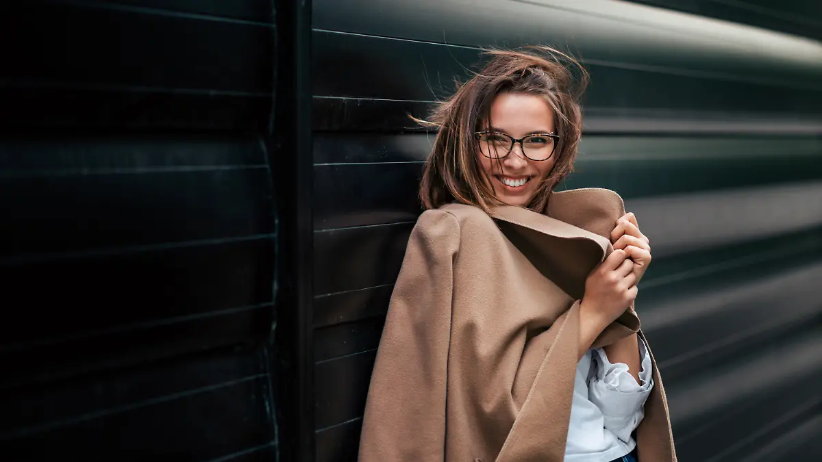 Lässig durch den Frühling: Oversized-Mäntel bieten Platz für Layering-Looks und sehen dabei immer mühelos schick aus.