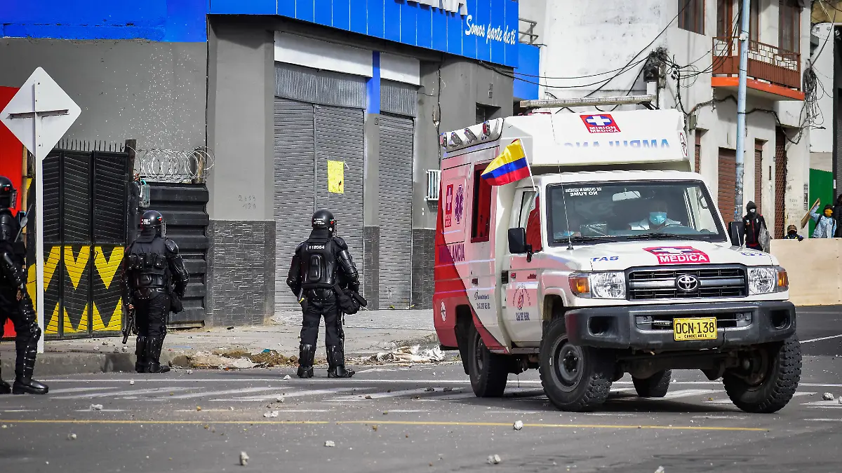 May 19, 2021, Pasto, Narino, Colombia: Ambulance crosses through clashes betwwn demostratos and police in Pasto, Narino