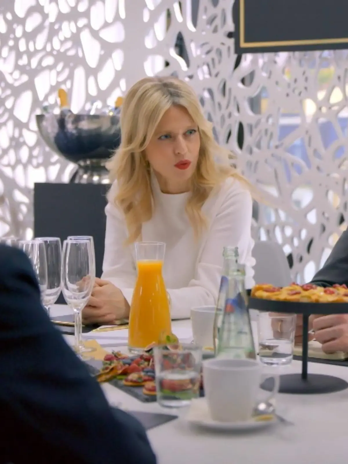 Unter uns: Patrizia versucht, auf Gottfried einzuwirken