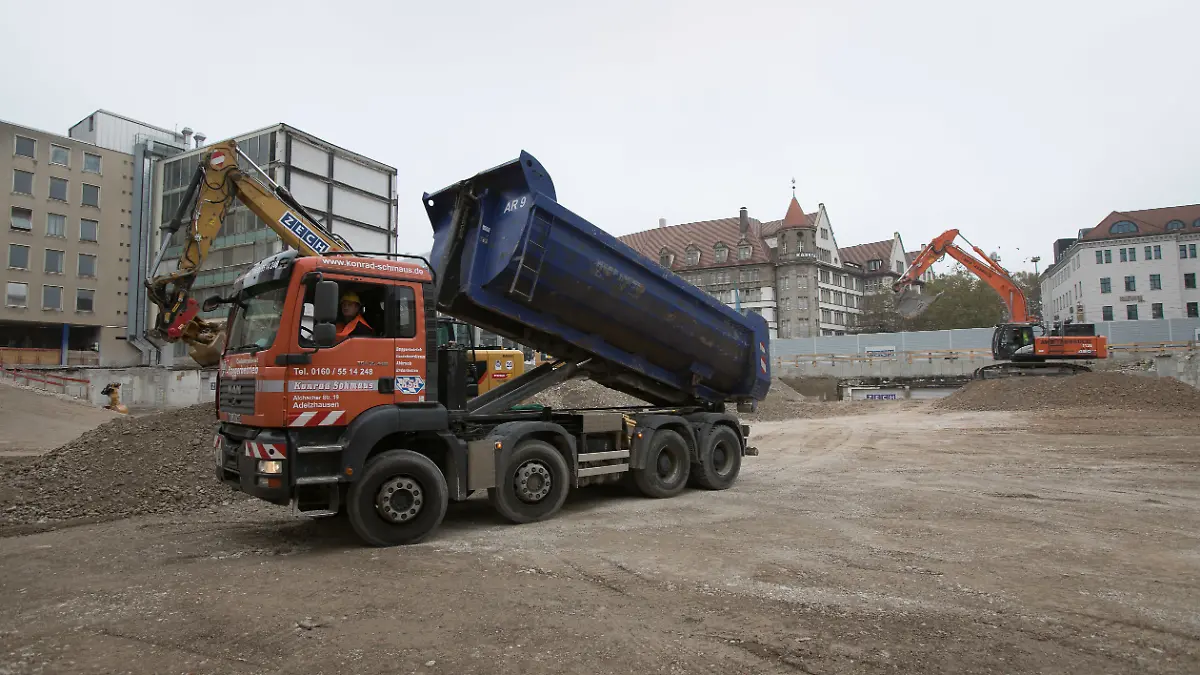 Das Kind wurde von einem Kipplaster überrollt
