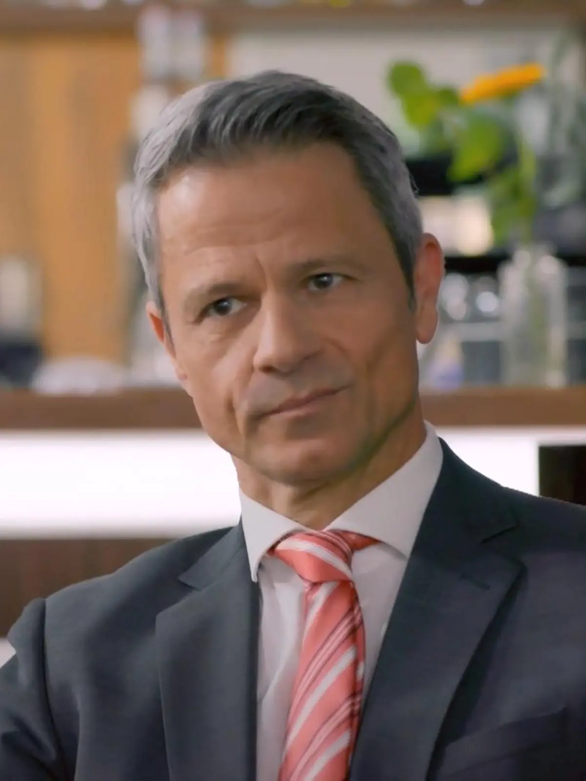 Unter uns: Benedikt schlägt sich selbst als Geschäftsführer vor