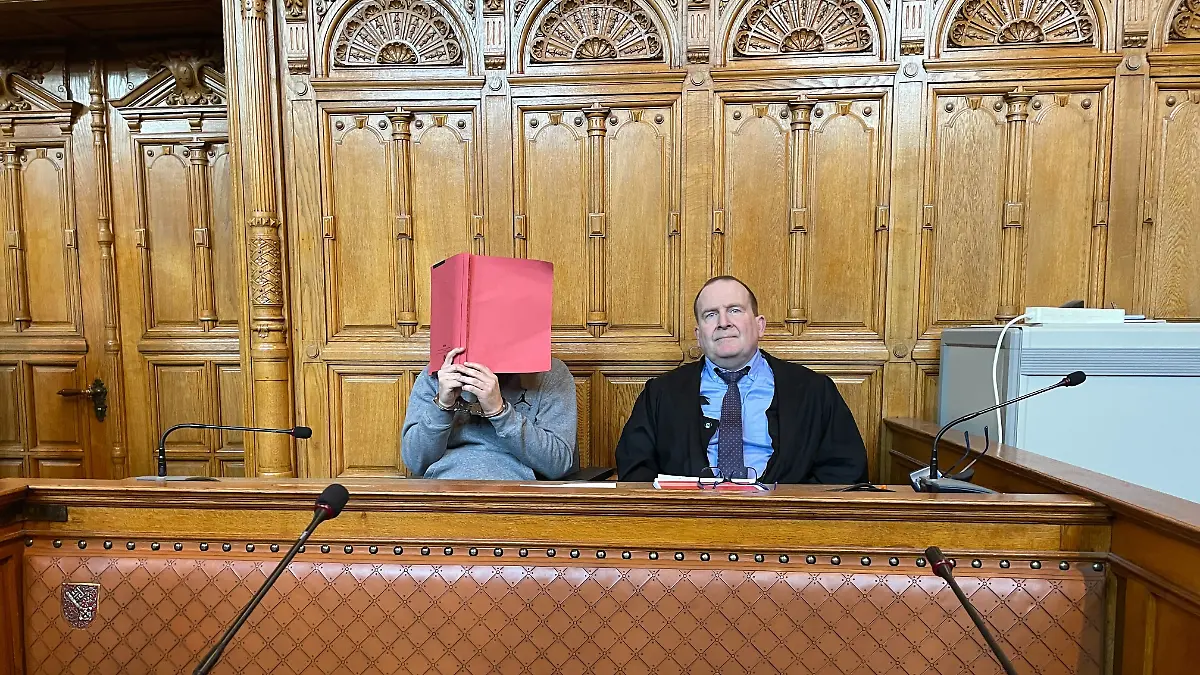 Der Angeklagte Feriz S. möchte vor Gericht nicht erkannt werden