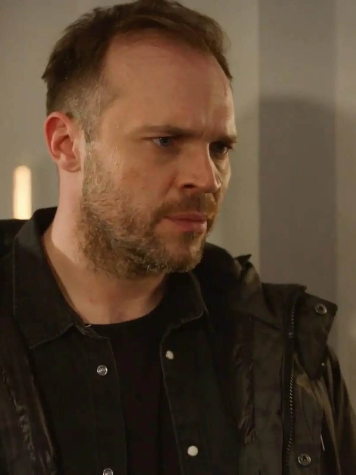 Erik will Matilda nicht einfach aufgeben. 