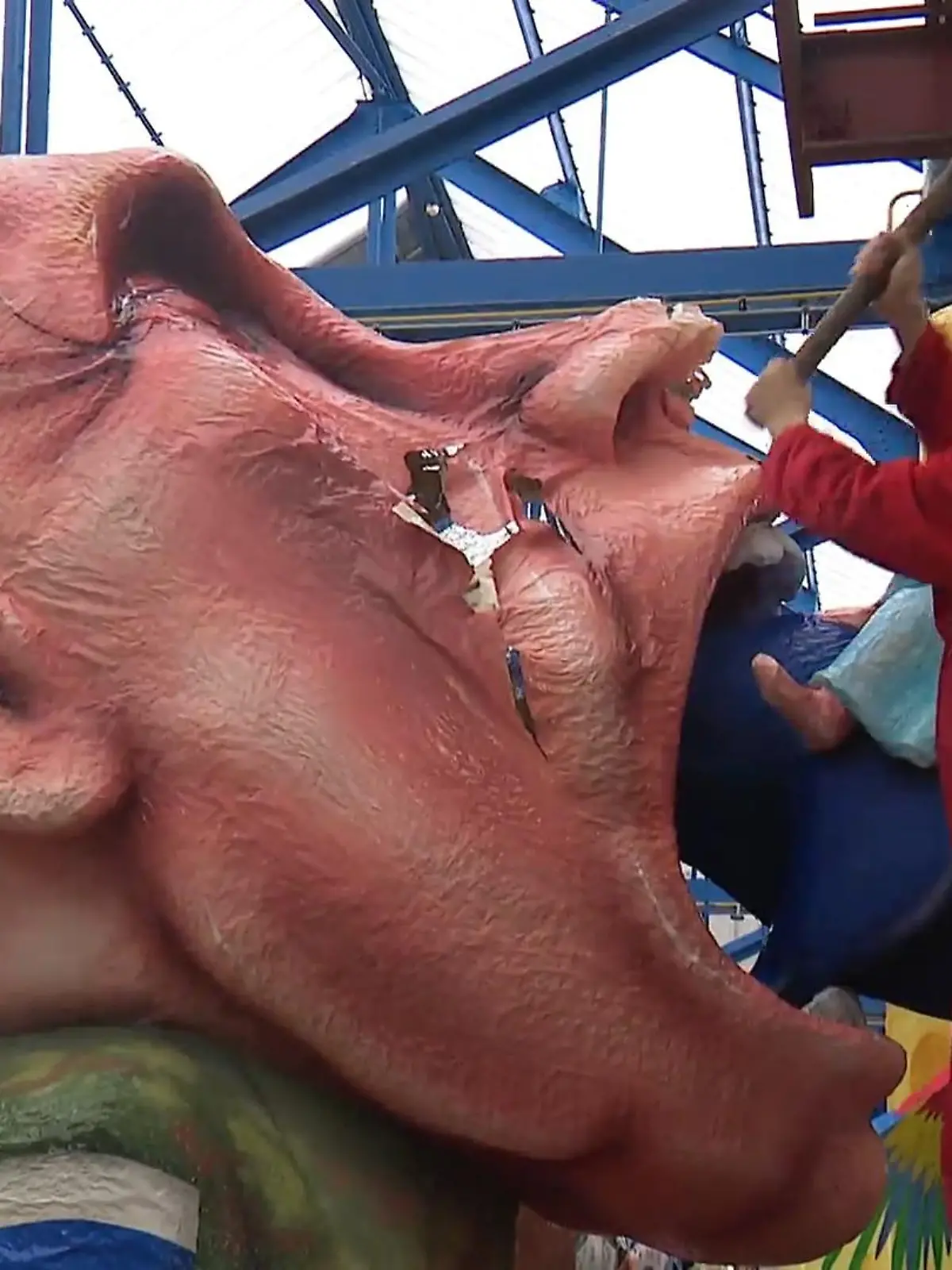 Bild zu: "Tilly zerstört Mottowagen"