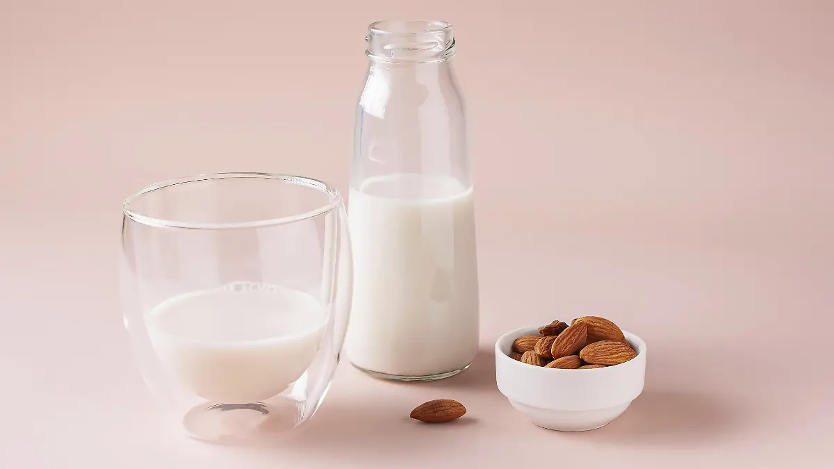 Das Bundesinstitut für Risikobewertung findet in 31 von 39 Mandeldrinks einen krebserregenden Schimmelpilz. (Symbolbild)