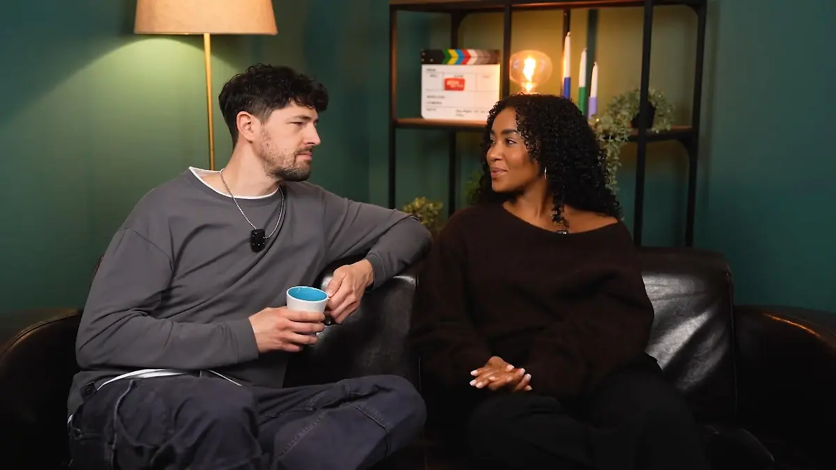 Wie ist es für Daniel Noah, plötzlich den Zwilling seiner alten Rolle zu spielen? Schauspielerische Herausforderung bei AWZ