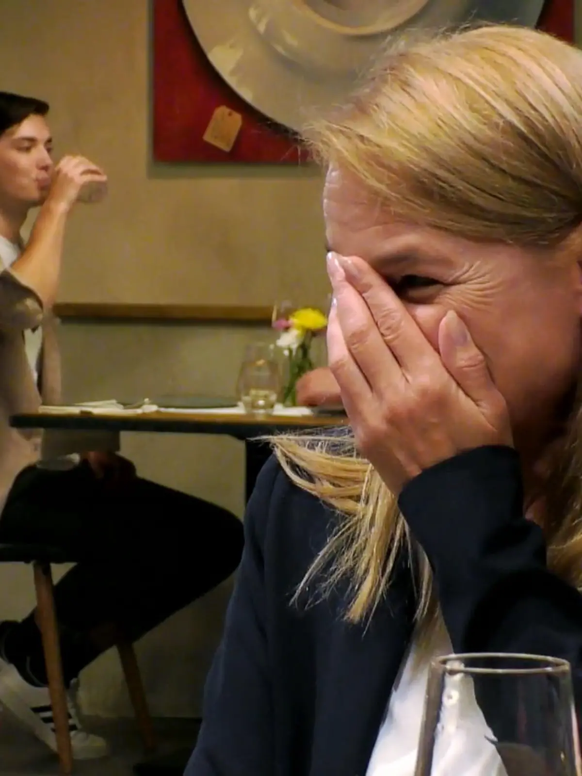 Bild zu: "Julia lacht Tränen"