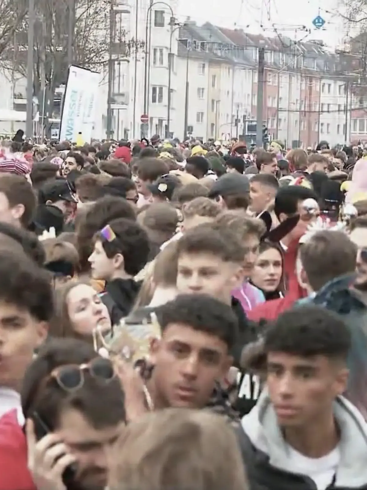 Bild zu: "Was passiert bei Polizei, Ordnungsamt, Feuerwehr und Rettungsdienst, wenn alle feiern?"