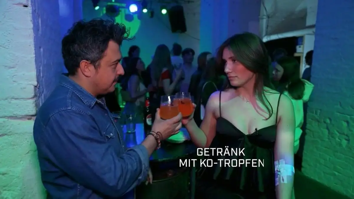 Reporter lassen sich K.O.-Tropfen verabreichen – wie reagieren sie? K.O.-Tropfen im Selbsttest