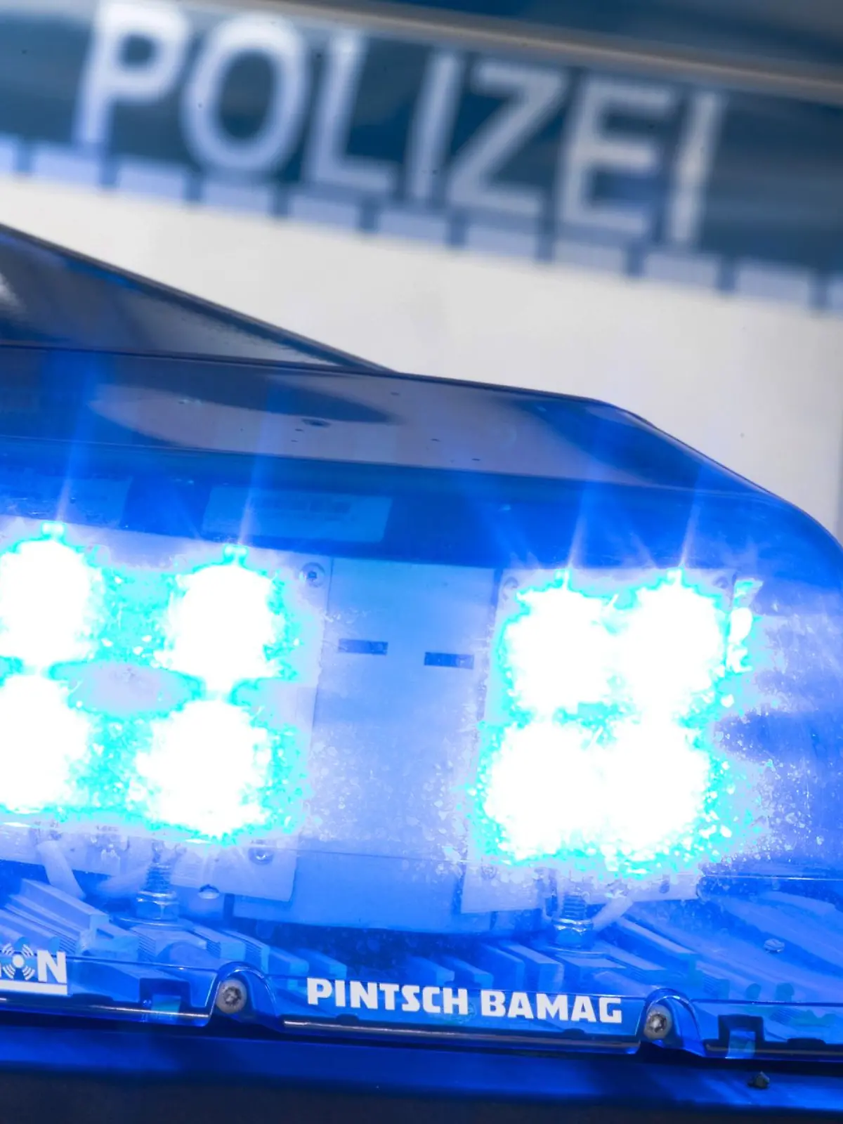 Bild zu: "Zwei Kinder entdecken tote Frau in Bach"