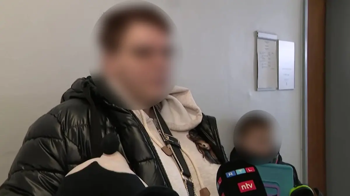 Verfahren gegen ein Elternpaar, das ihr gemeinsames Kind nach einem Besuch des Fernsehturms auf dem Alexanderplatz wegen dessen „Missgelauntheit“ geschlagen haben soll.