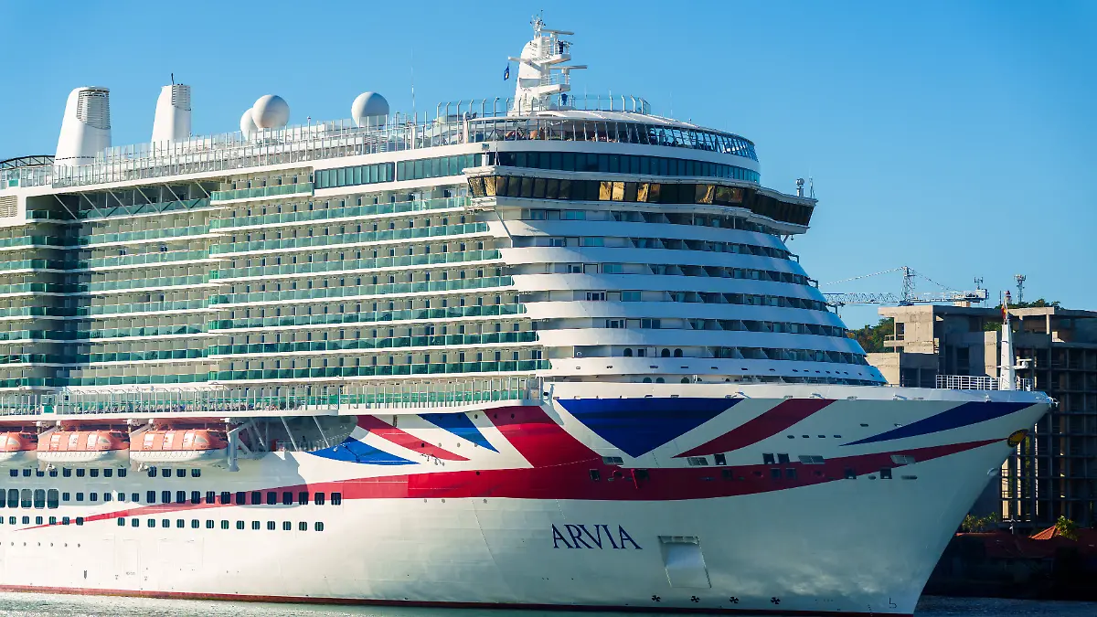Ein Mitarbeiter ist auf dem Kreuzfahrtschiff Ariva gestorben.