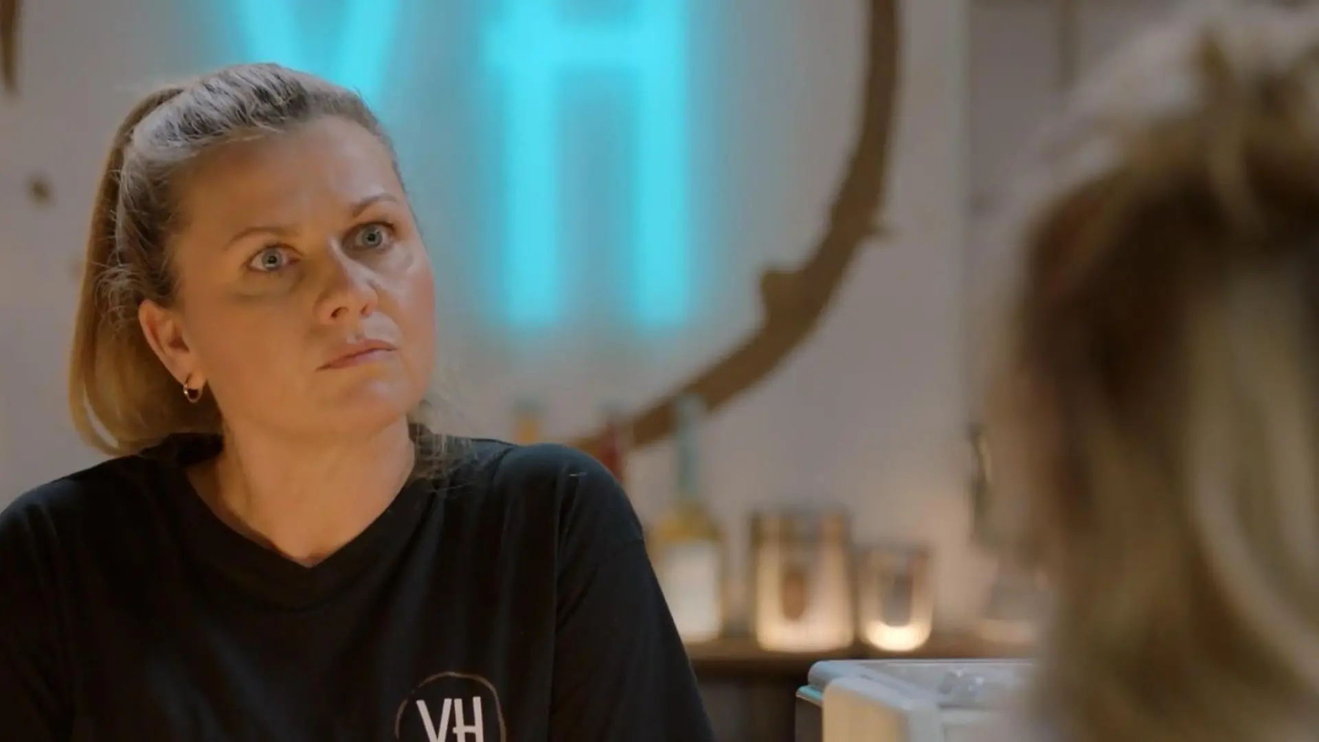 Alicia erzählt Sabine, dass Ludger in Berlin ist GZSZ-Folge 8469 vom 26. Februar 2026 im TV