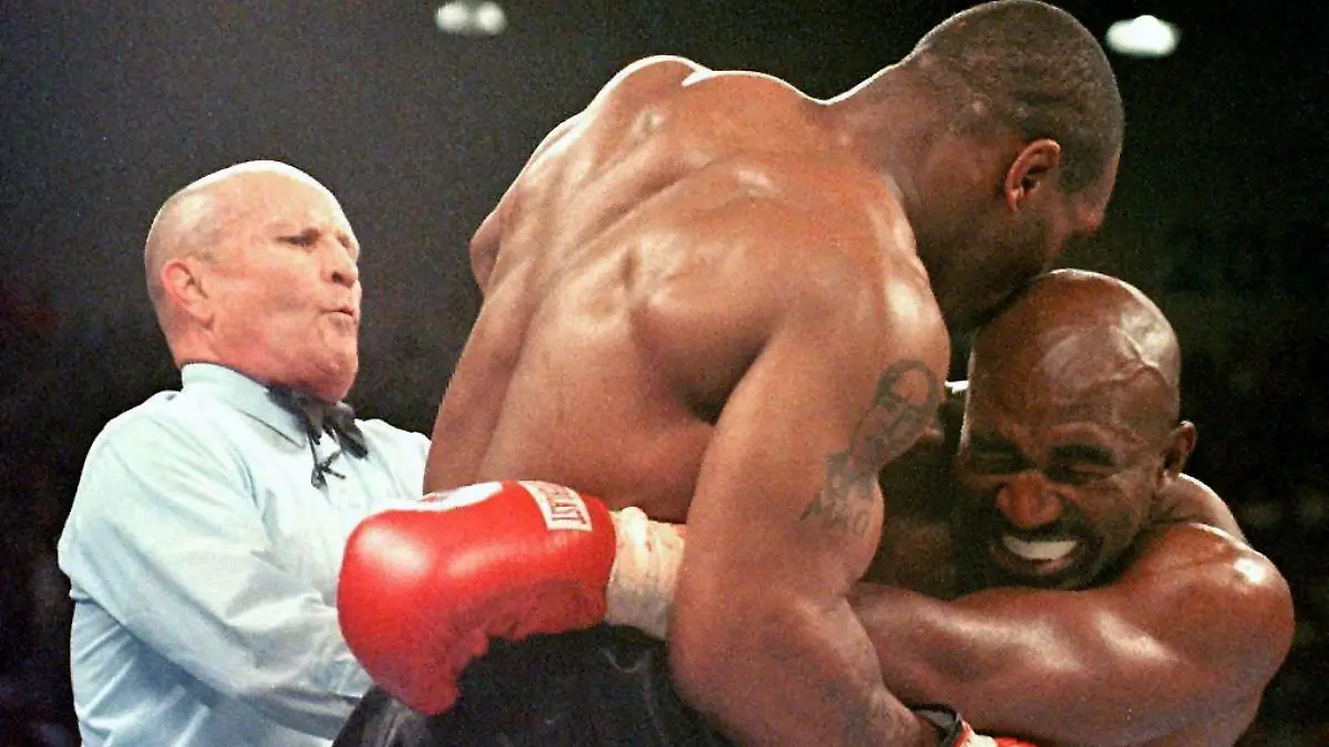 Einer der größten Box-Skandale: Mike Tyson biss 1997 zu.