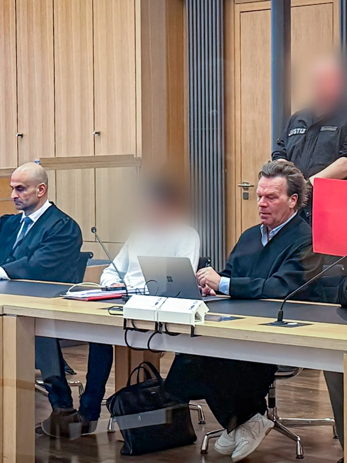 Die beiden Brüder sitzen derzeit in Untersuchungshaft.